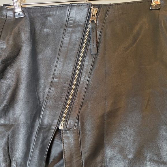 ❣️SALE MUST GO❣️LEATHER CULT MINI SKIRT - Picture 6 of 9